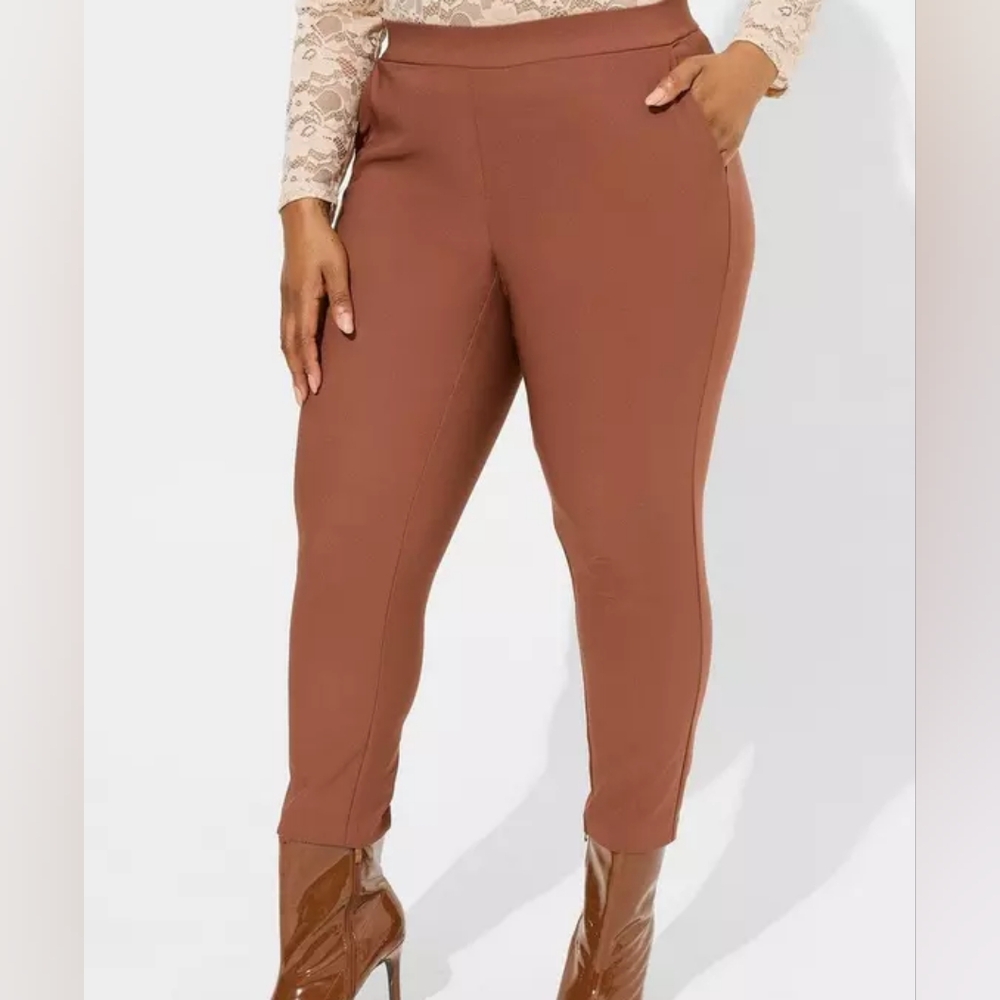 NWT TORRID Pull-On Relaxed Taper Studio Refined Crepe High-Rise Pant- Size 3T
